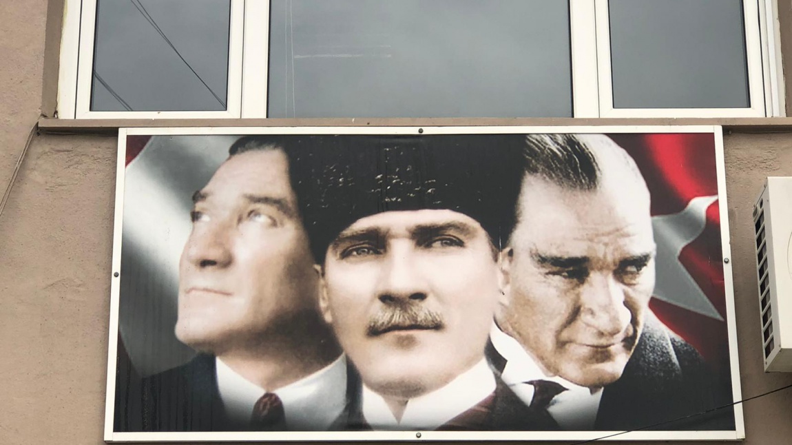 Okulumuzun Atatürk Köşesi ve Tarihçesi